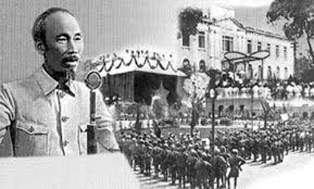 Chủ tịch Hồ Chí Minh trong Lễ Tuyên ngôn Độc lập ngày 2/9/1945.